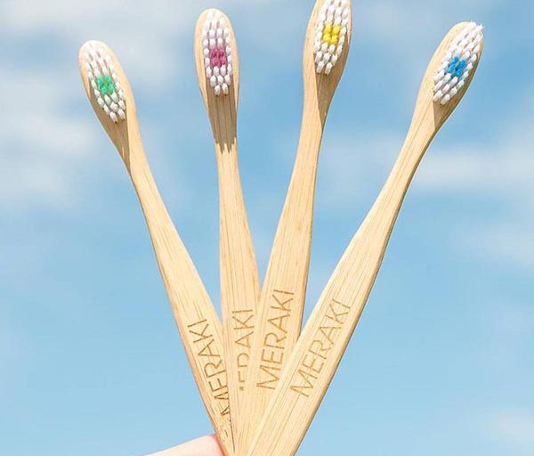 Cepillos de dientes de bambu